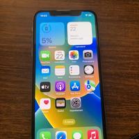 iPhone X 64 GB con battery case 6500 mAh e cover