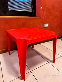 Tavolino con due sedie