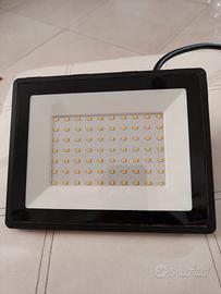 faretti a led per esterno ( due) 50 W e 100 W