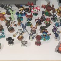 41 Skylanders + 4 Veicoli + 3 Accessori + 5 Basi