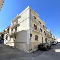 5 LOCALI A CANOSA DI PUGLIA
