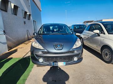 Peugeot 207 1.4 HDi 70CV X NEOPATENTATI