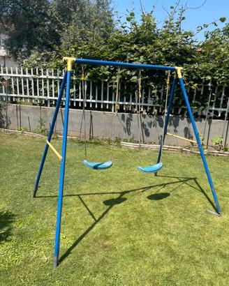 altalena due posti da giardino.