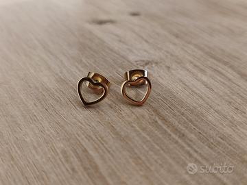 Orecchini dorati a cuore 