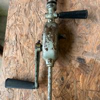 Trapano antico a mano