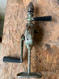 Trapano antico a mano