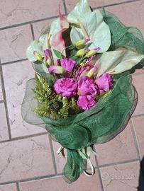 composizione con fiori artificiali 