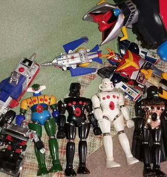 Giocattoli vecchi robot ufo anni 70 80 colleziono