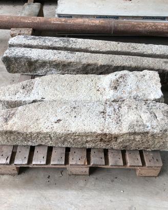 Mensole per balsone in sasso