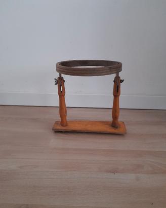 Antico telaio da ricamo vintage in legno da tavolo