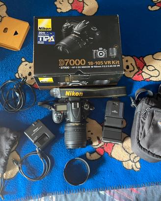 NIKON D7000 con zoom 18-105 mm