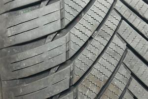 Pneumatici quattro stagioni 245/50/18