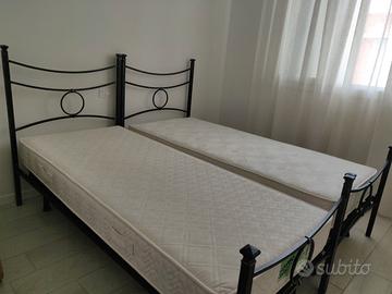 2 lettini singoli in ferro battuto