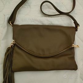 Borsa in pelle con ciondolo a frange