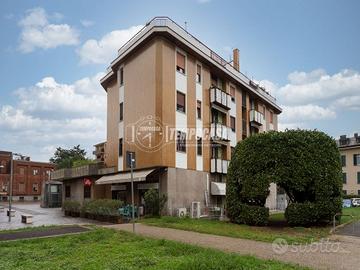 Ampio tre locali con terrazzo box e cantina Libero