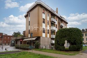 Ampio tre locali con terrazzo box e cantina Libero