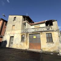 CASA SEMINDIPENDENTE A TIRANO