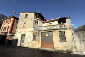 CASA SEMINDIPENDENTE A TIRANO