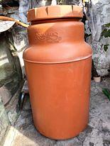 tino verticale per vino e olio in polietilene