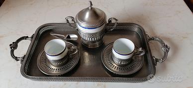 Servizio da caffè con vassoio in peltro: 4 pz