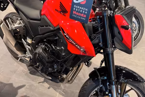 Honda Hornet 500 e-Clutch ABS