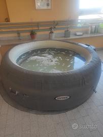 piscina idromassaggio 