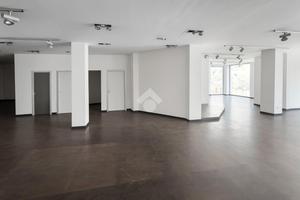 NEGOZIO A CALOLZIOCORTE