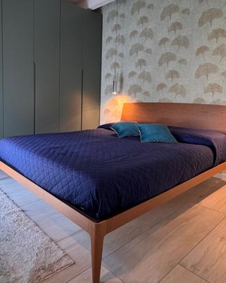 Letto Matrimoniale con Comodini e Lampade