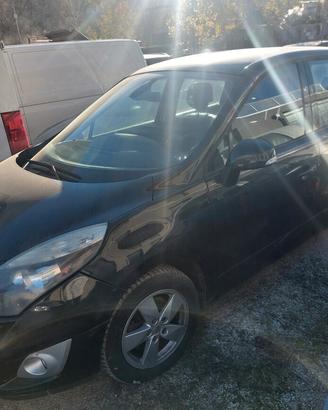 Renault Scenic 1.5 DCI 110 CV danno al motore