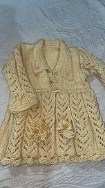 Vestitino per neonata fatto a mano all’uncinetto