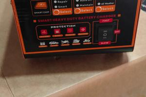 caricabatterie per auto , camion ,moto e barca