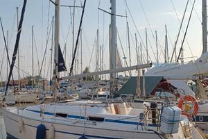 Imbarcazione a vela Bavaria C31 anno 2001 classe