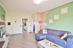 TRILOCALE RISTRUTTURATO, CON BOX, CANTINA E TRE BA