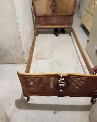 Composizione letto antico