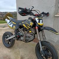 Pitbike 160cc + tuta 48+ più casco suomy