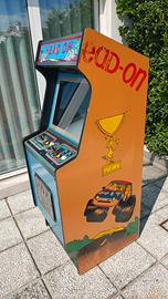 Cabinato arcade.
