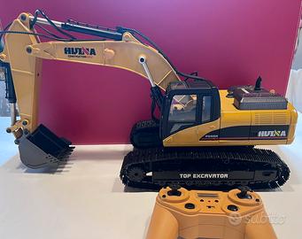 Huina rc fully functional professional excavator.