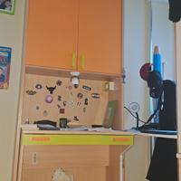 Scrivania con libreria 