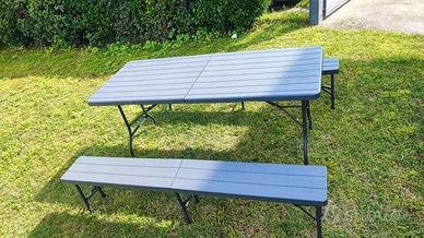Tavolo e panche da giardino
