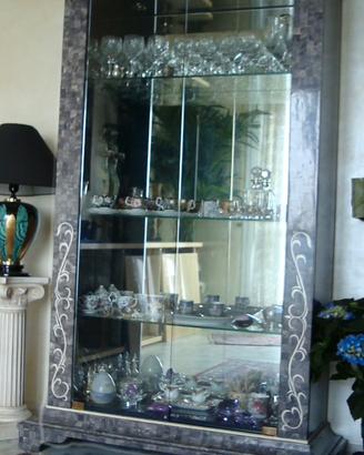 Preziosa Vetrina in “Corallo fossile tassellato”