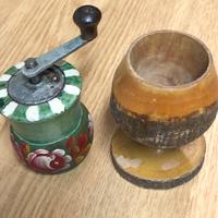 Macina pepe e portauovo in legno “vintage”