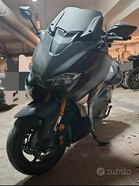 T MAX 530 SX