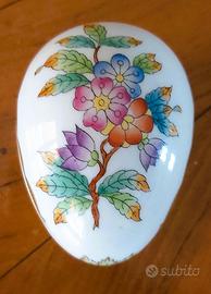 Uovo Herend porcellana motivo Regina Vittoria