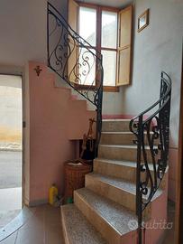 San Vito, indipendente su tre livelli con giardino