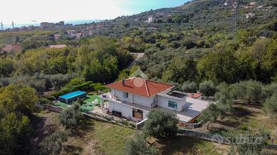 VILLA SINGOLA A FORMIA