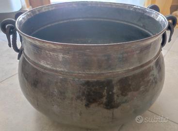 VECCHIO PAIOLO IN RAME CON MANICI IN FERRO