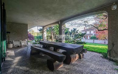 Villa singola con giardino !!