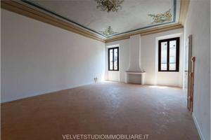 Appartamento di 285 m² con più di 5 locali a Carpi
