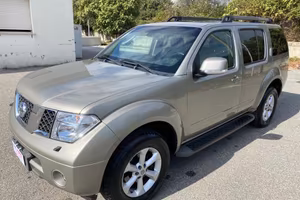 NISSAN Pathfinder NON MARCIANTE X COMMERCIANTI