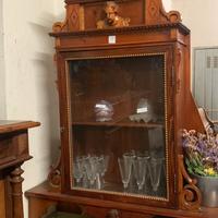 Credenza lavorata a mano